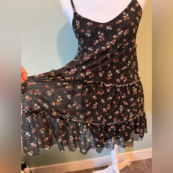 Sky & Sparrow black floral print mini dress Size Medium - Picture 3 of 9